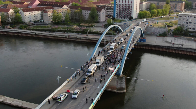 Diesen Freitag wird die Stadtbrücke für den Fahrzeugverkehr gesperrt.