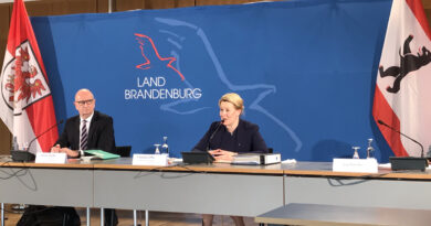 Archiv: Dietmar Woidke und Franziska Giffey nach der gemeinsamen Kabinettssitzung im Kleist Forum.