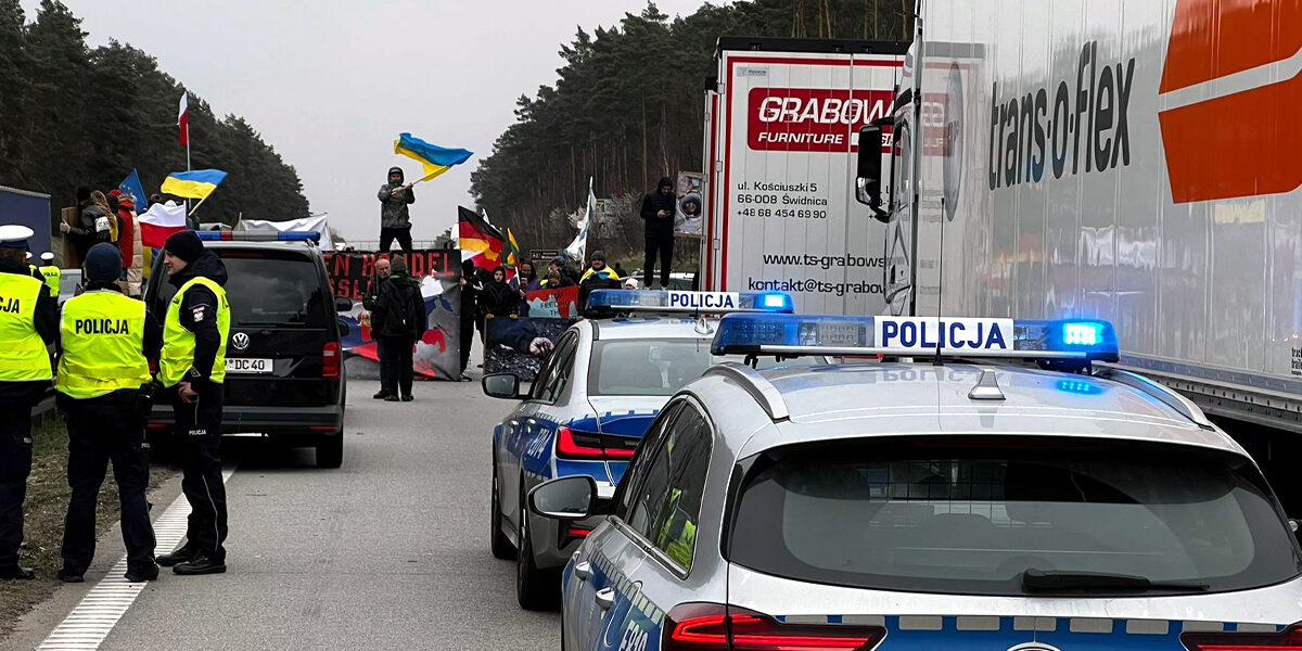 Aktivisten blockieren die A2 in Polen.