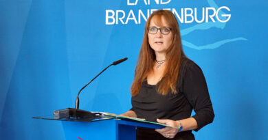 Ministerin Katrin Lange