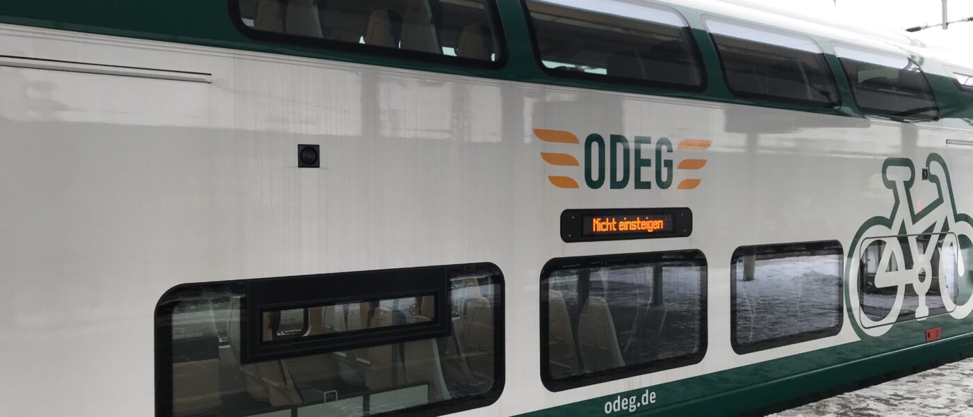 Symbolfoto: ODEG-Zug auf der RE1-Strecke