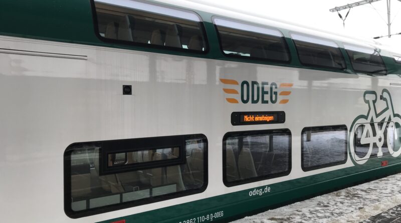 Symbolfoto: ODEG-Zug auf der RE1-Strecke