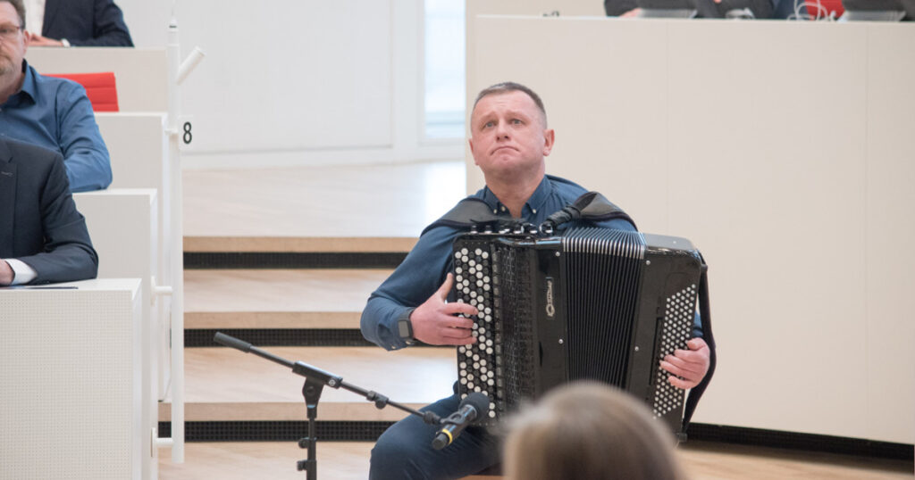Musikalischer Auftakt durch K. Jenkins-Palladio mit ukrainischen Volksliedern 