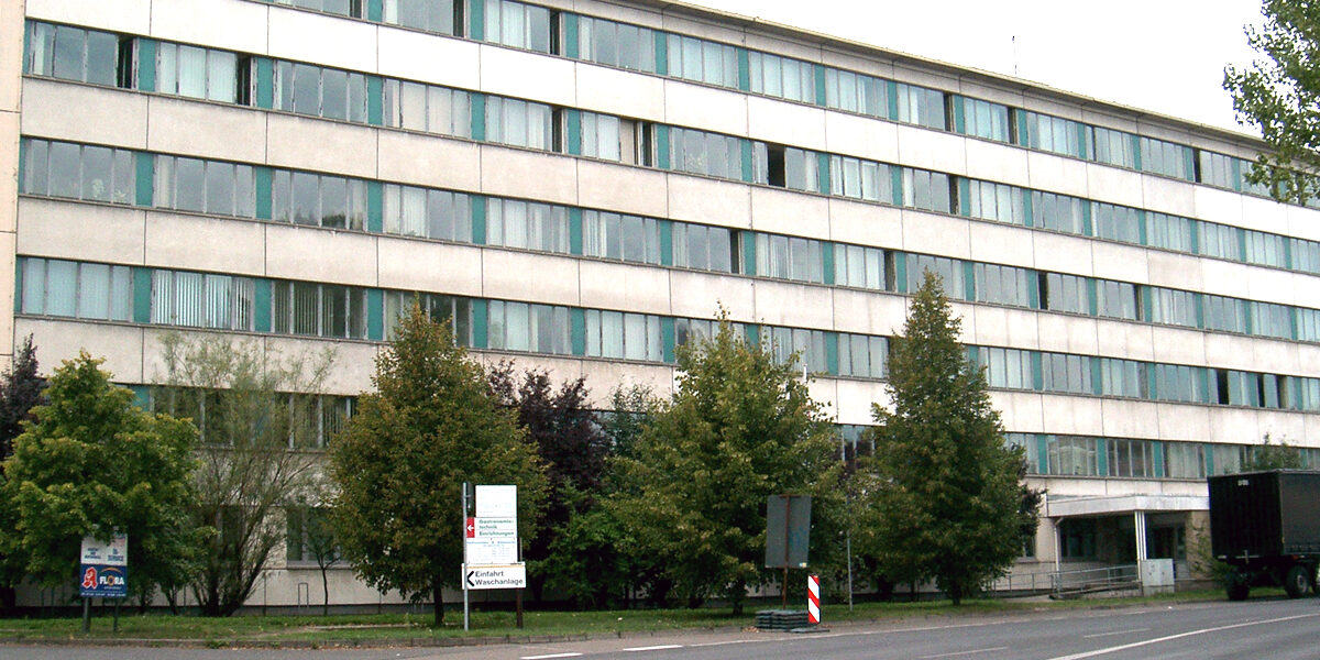 Das WOWI-Gebäude in der Robert-Havemann-Straße 6.