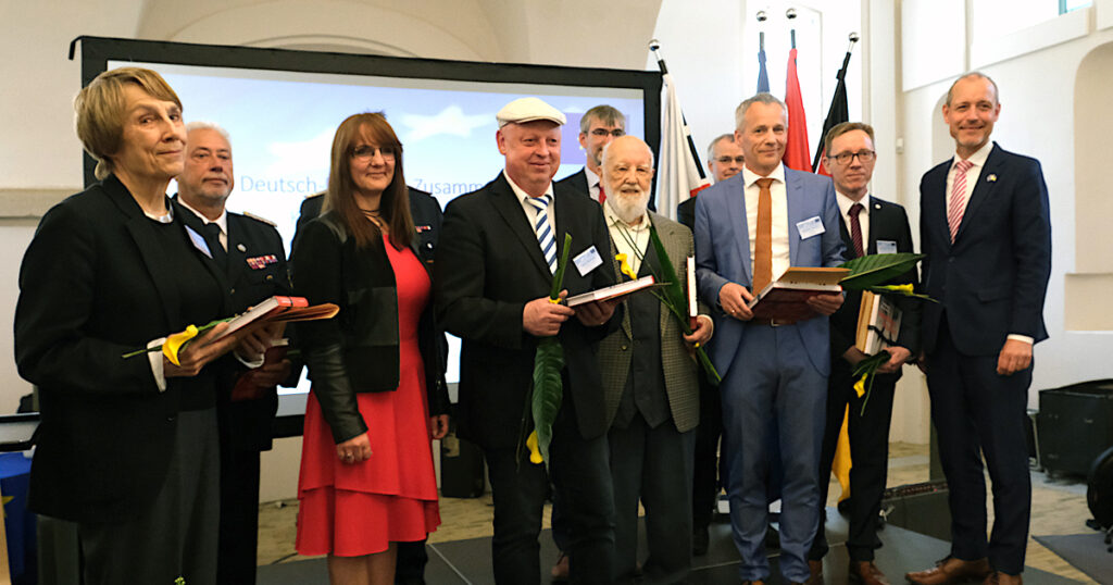 Christine Hellert (ganz links) und Europa-Ministerin Katrin Lange (3.v.l.).