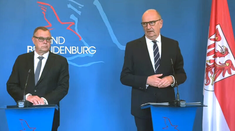 Brandenburgs Ministerpräsident Dietmar Woidke (SPD) und Innenminister Michael Stüpgen (CDU) in Potsdam.