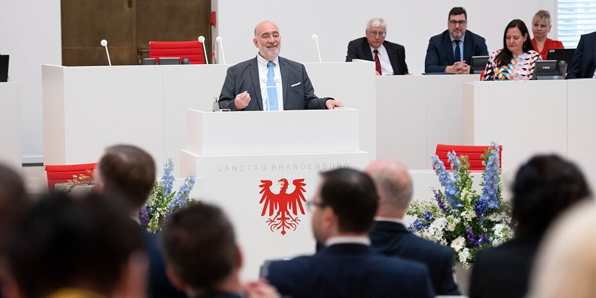 Archiv: Der israelische Botschafter in Deutschland Ron Prosor im Brandenburger Landtag.