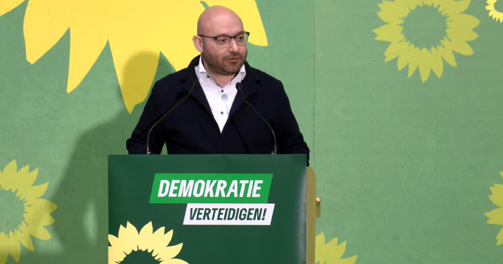 In ungewohnter Kulisse: Frankfurts Oberbürgermeister René Wilke (Die LINKE) auf dem Landesparteitag der Grünen.