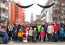 Die Weihnachtsbaumpaten-Aktion der WohnBau in der Großen Scharrnstraße in Frankfurt (Oder).
