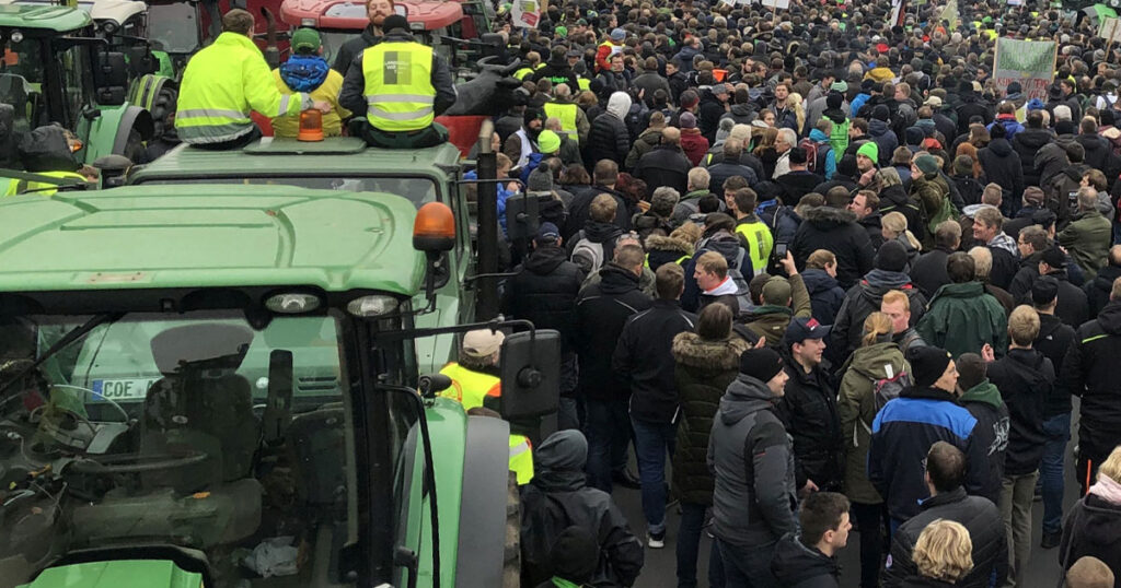 Archiv: Protestierende Bauern auf der Straße.