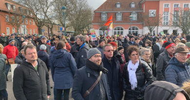 Zur Demo gegen Rechtsextremismus kamen tausende Frankfurterinnen und Frankfurter am 27. Januar 2024, um ein Zeichen zu setzen.