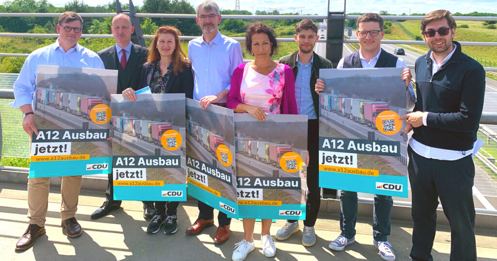 Aktion mehrerer Kreisverbände der CDU an der A12 in Frankfurt (Oder).