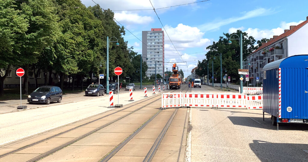 Derzeit ist die Karl-Marx-Straße, stadtauswärts in Höhe der Haltestelle Topfmark gesperrt.