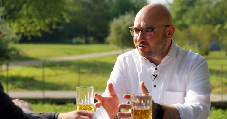 Matthias Kayales im Gespräch mit Frankfurts Oberbürgermeister René Wilke (parteilos).